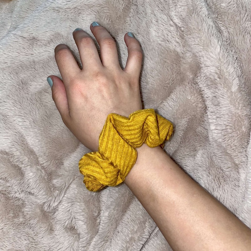 Zipper scrunchie